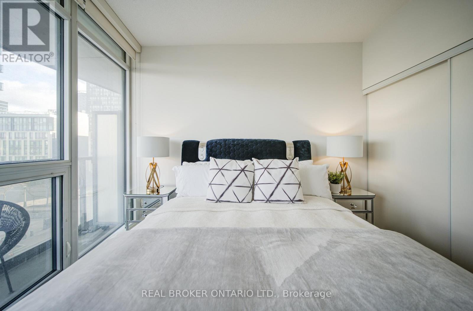 512 - 90 Queens Wharf Road, Toronto, Ontario  M5V 0E6 - Photo 27 - C12889910