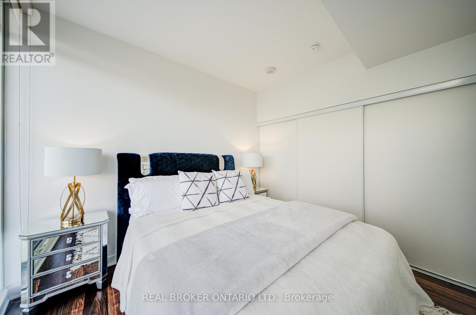 512 - 90 Queens Wharf Road, Toronto, Ontario  M5V 0E6 - Photo 29 - C12889910