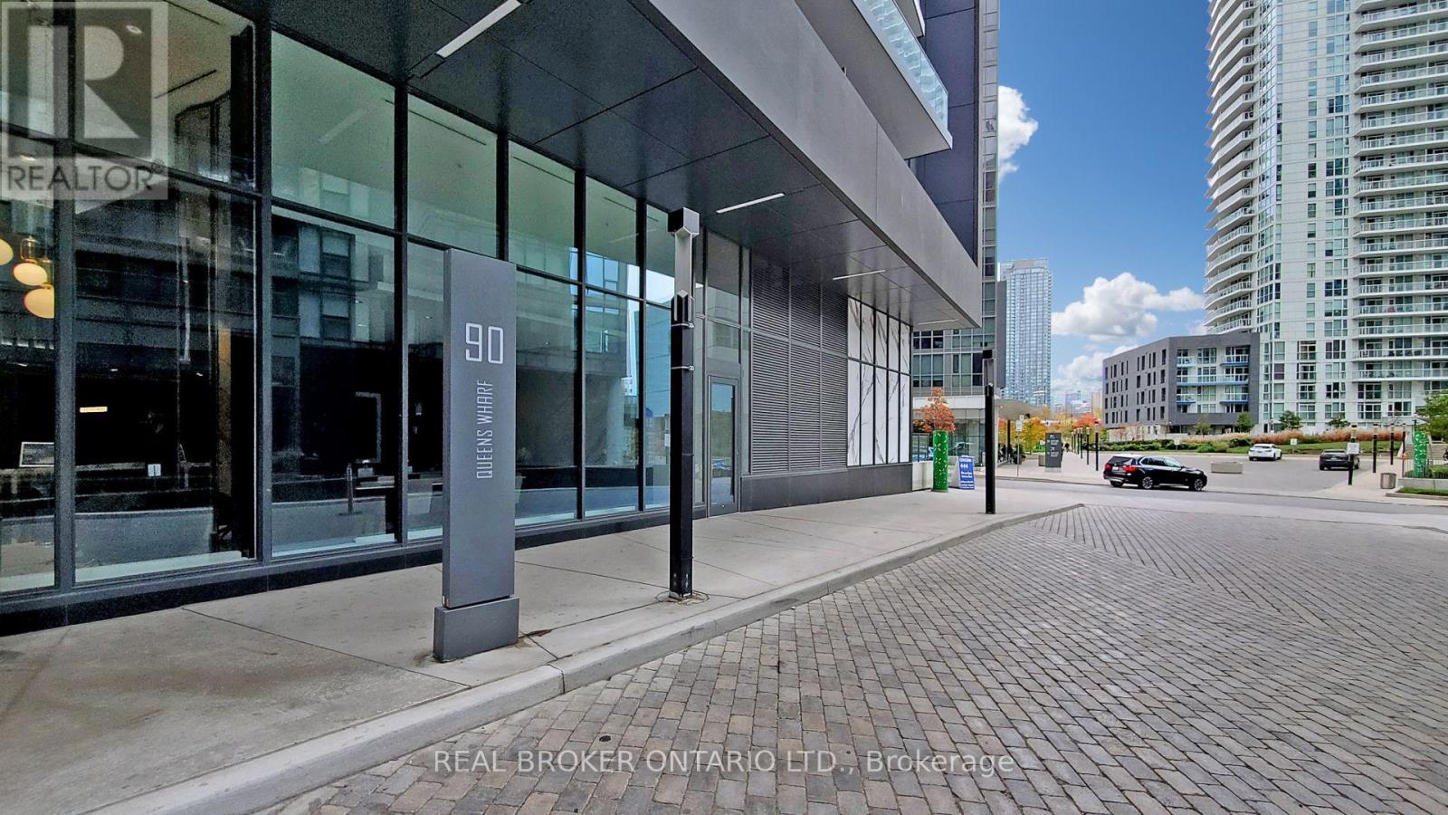 512 - 90 Queens Wharf Road, Toronto, Ontario  M5V 0E6 - Photo 3 - C12889910