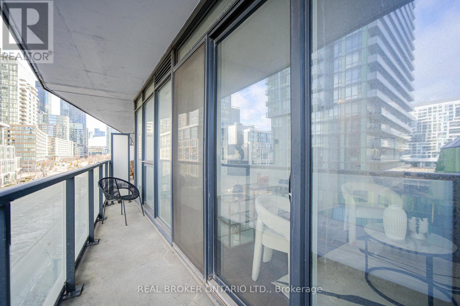 512 - 90 Queens Wharf Road, Toronto, Ontario  M5V 0E6 - Photo 32 - C12889910