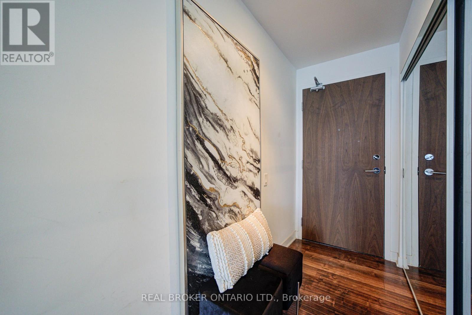 512 - 90 Queens Wharf Road, Toronto, Ontario  M5V 0E6 - Photo 9 - C12889910