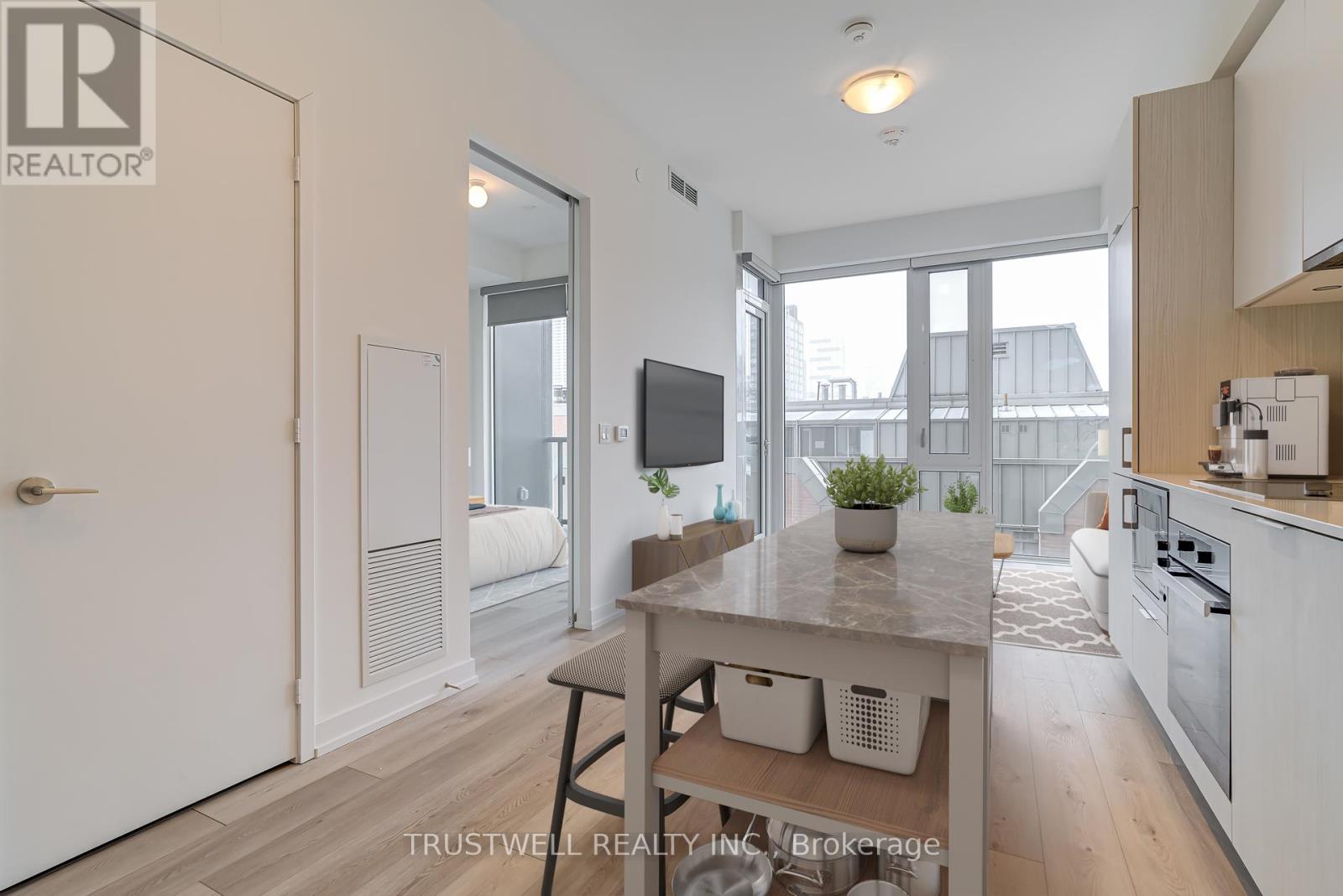 1004 - 158 Front Street E, Toronto, Ontario  M5A 1E5 - Photo 3 - C12889924