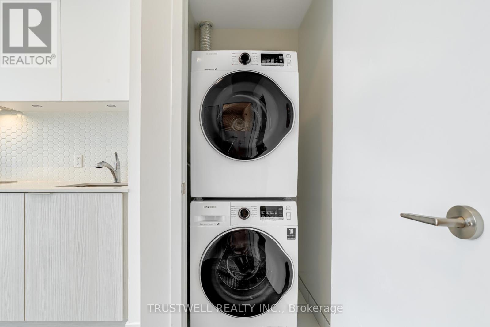 1004 - 158 Front Street E, Toronto, Ontario  M5A 0K9 - Photo 9 - C12889932