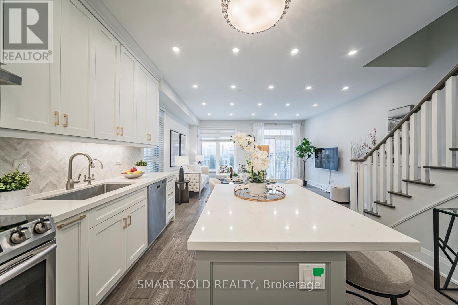 16 Gauguin Avenue, Vaughan, Ontario  L4J 9J7 - Photo 6 - N12889900