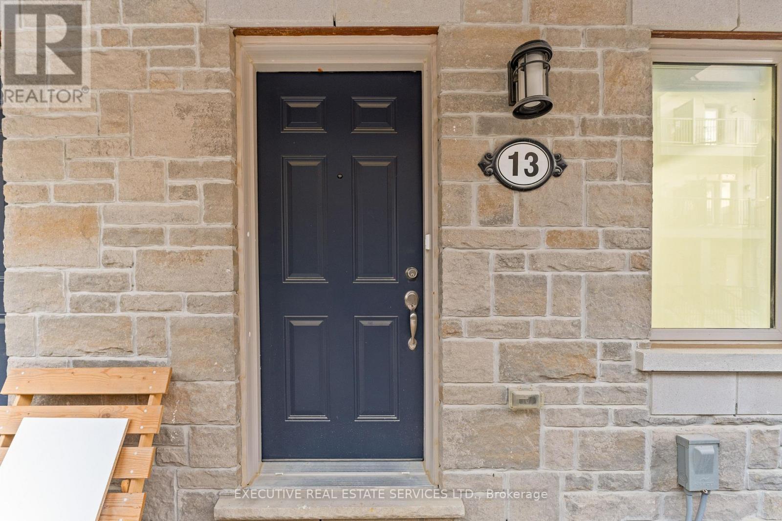 13 Ormand Terrace, Caledon, Ontario  L7C 4E5 - Photo 2 - W12889904