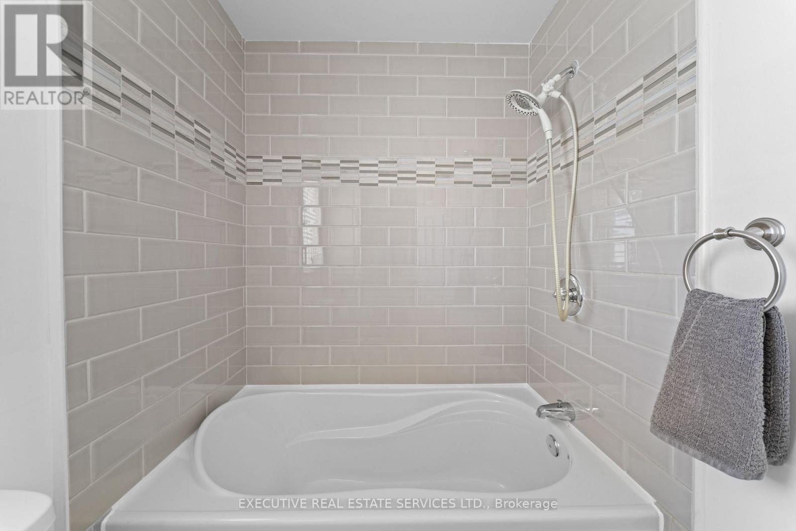 29 Sparklett Crescent, Brampton, Ontario  L6Z 1M7 - Photo 32 - W12889906