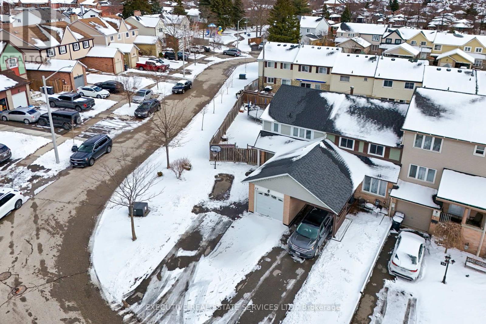 29 Sparklett Crescent, Brampton, Ontario  L6Z 1M7 - Photo 4 - W12889906