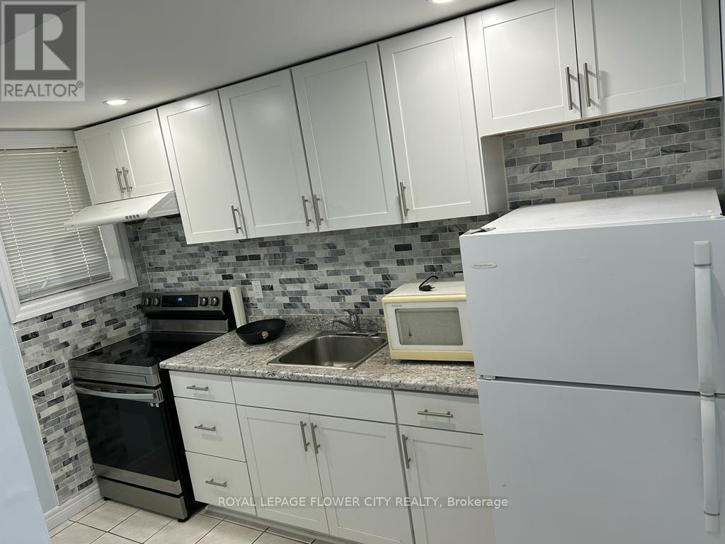 Bsmt - 4 Lascelles Blvd Drive, Brampton, Ontario  L6S 3T3 - Photo 2 - W12889914