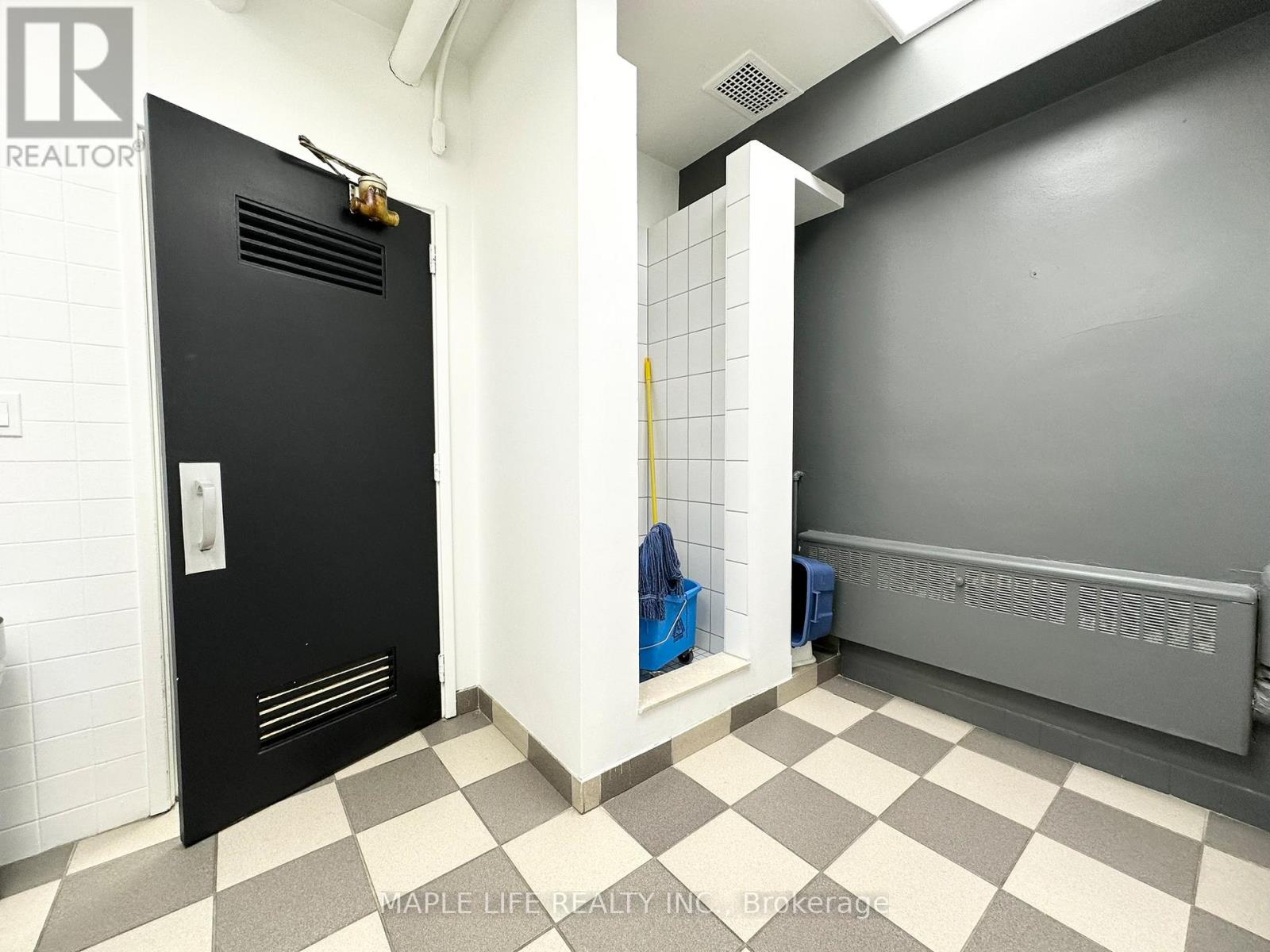 Lower - 901 Yonge Street, Toronto, Ontario  M4W 2H2 - Photo 10 - C12889978