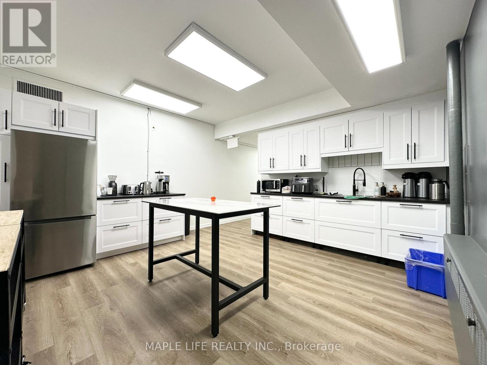 Lower - 901 Yonge Street, Toronto, Ontario  M4W 2H2 - Photo 12 - C12889978