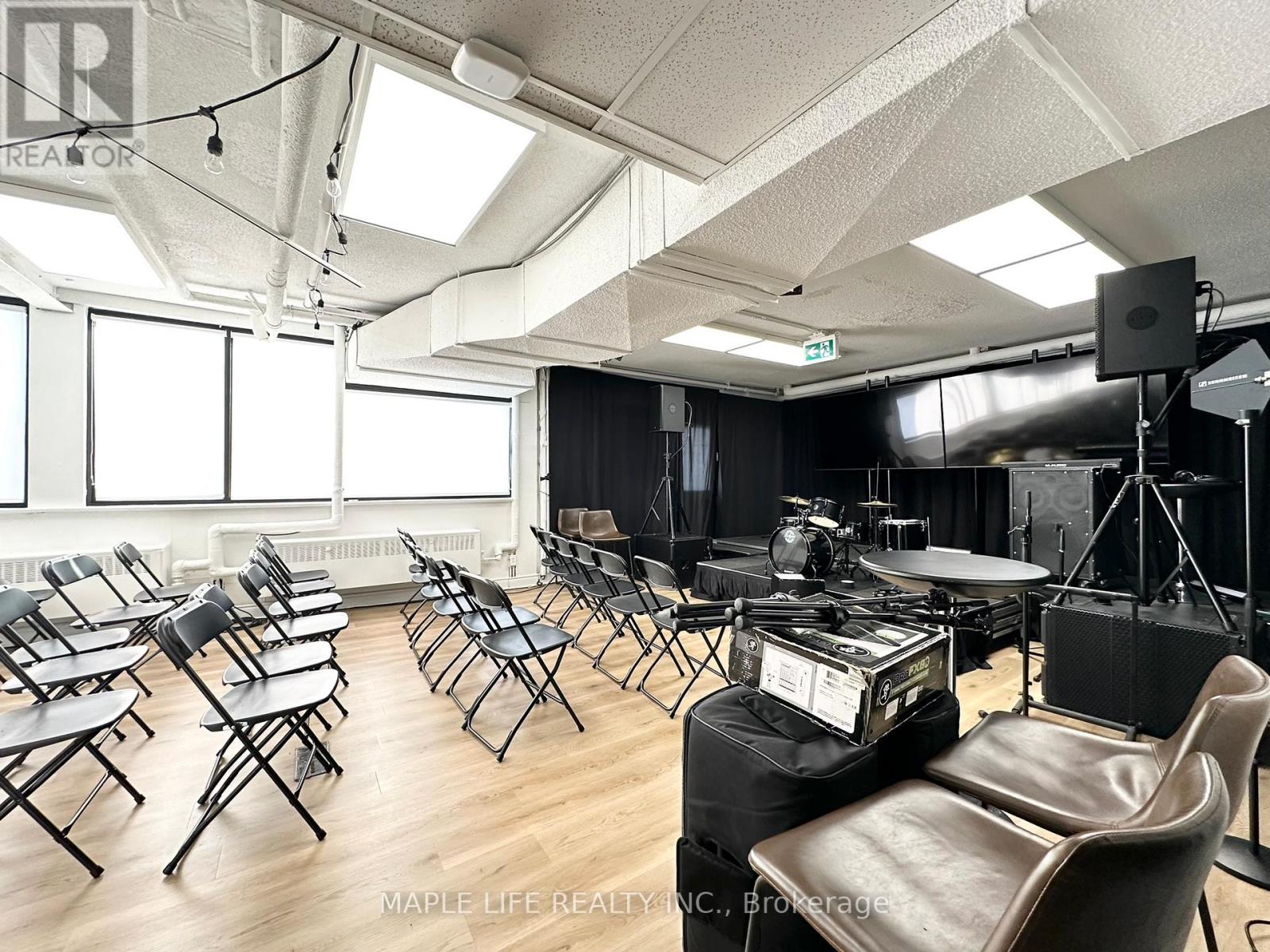 Lower - 901 Yonge Street, Toronto, Ontario  M4W 2H2 - Photo 14 - C12889978