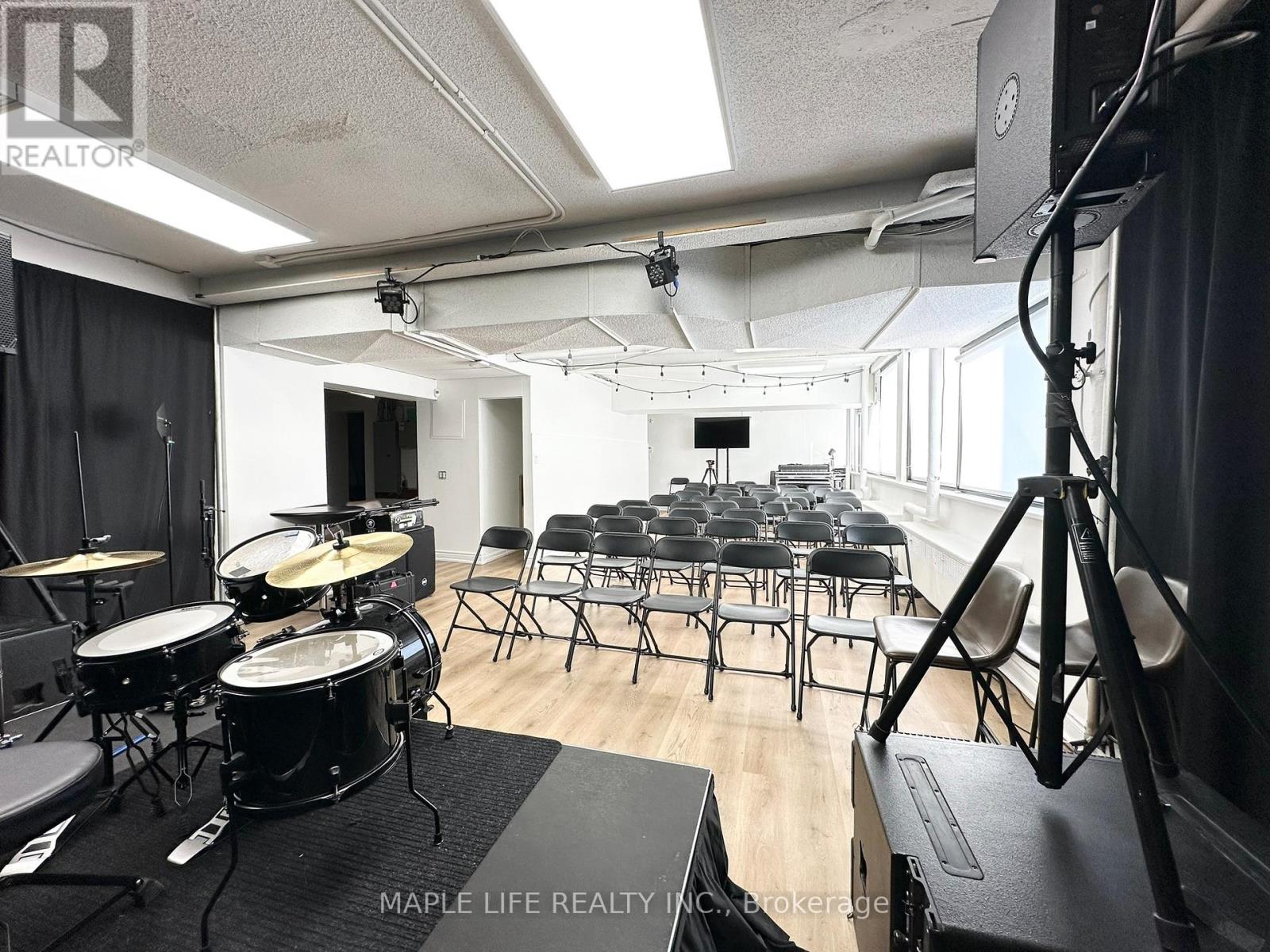 Lower - 901 Yonge Street, Toronto, Ontario  M4W 2H2 - Photo 15 - C12889978