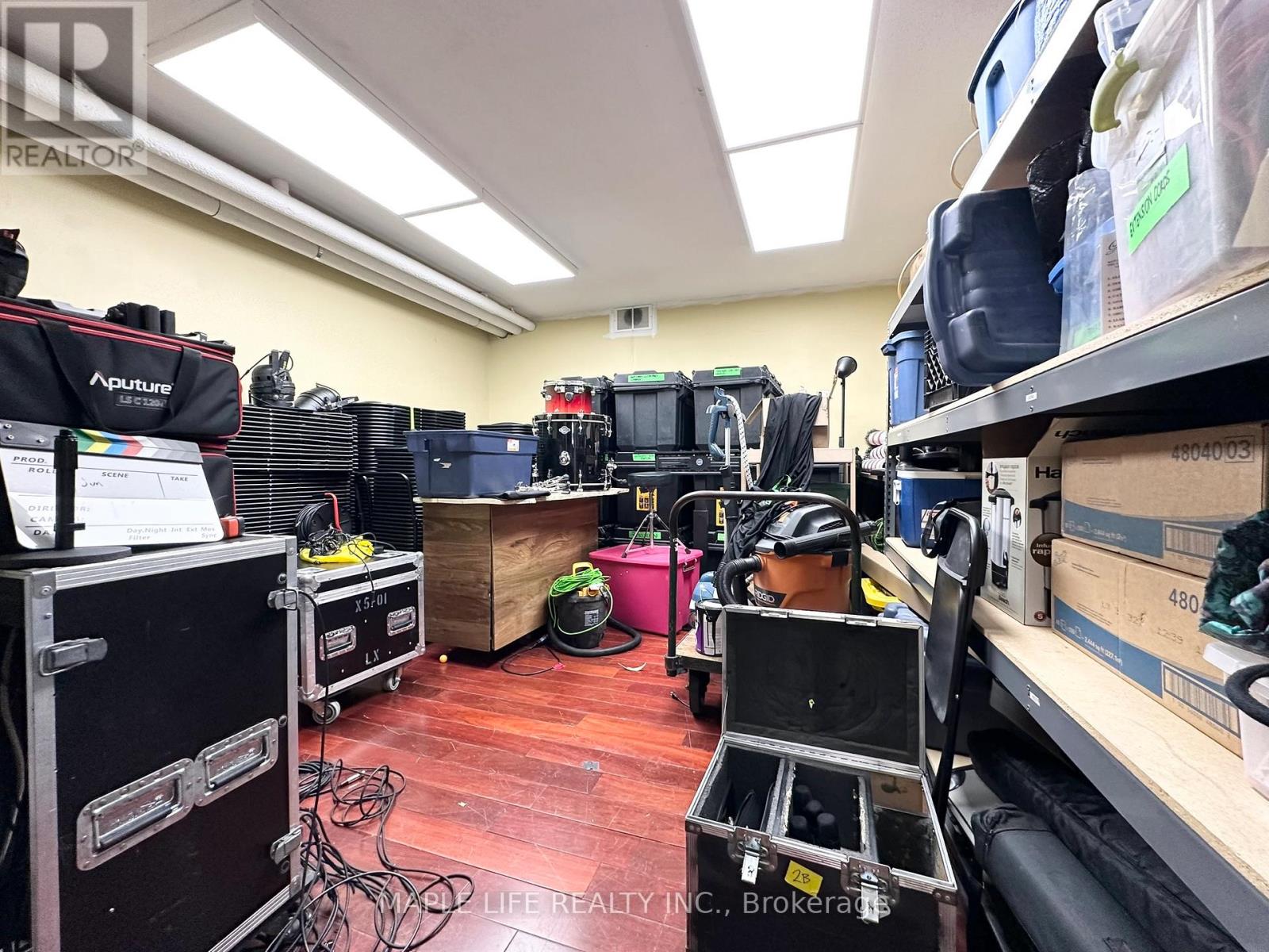 Lower - 901 Yonge Street, Toronto, Ontario  M4W 2H2 - Photo 16 - C12889978