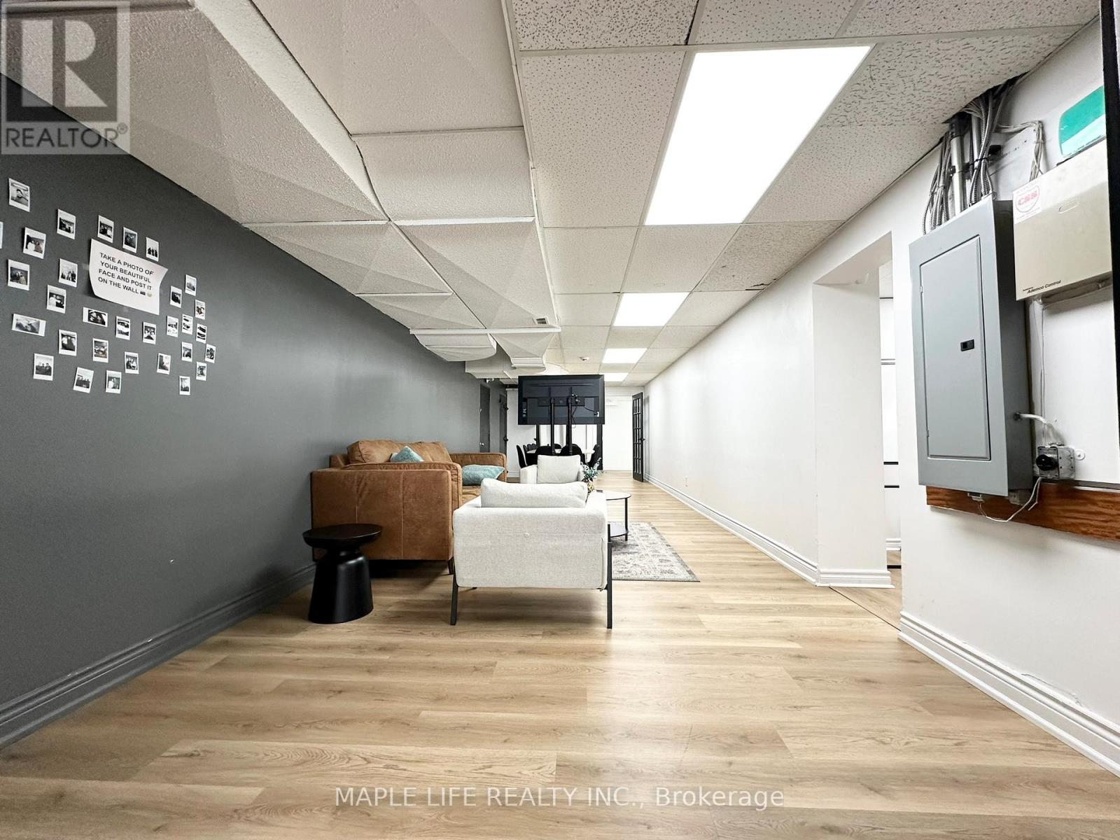 Lower - 901 Yonge Street, Toronto, Ontario  M4W 2H2 - Photo 18 - C12889978