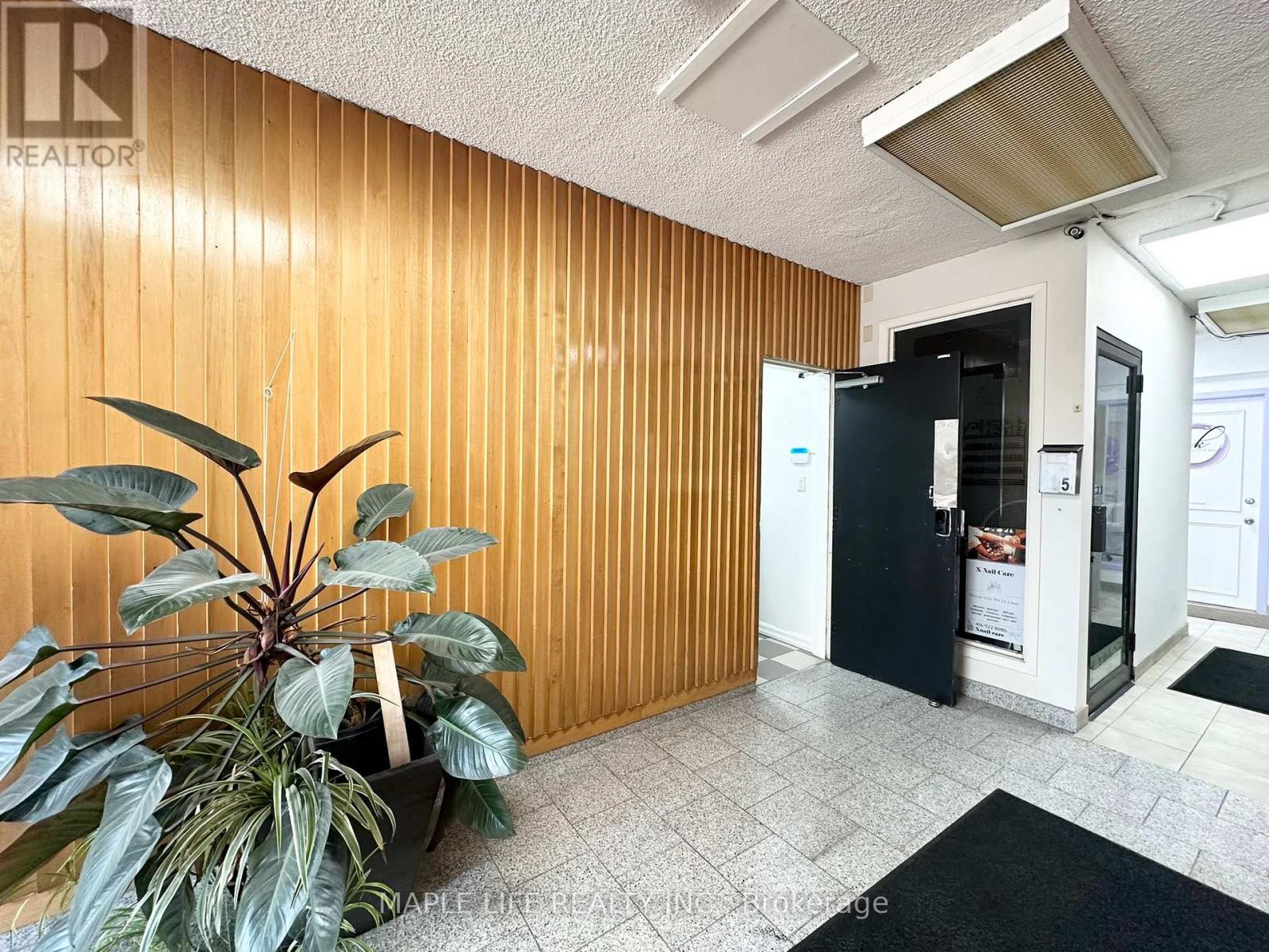 Lower - 901 Yonge Street, Toronto, Ontario  M4W 2H2 - Photo 2 - C12889978