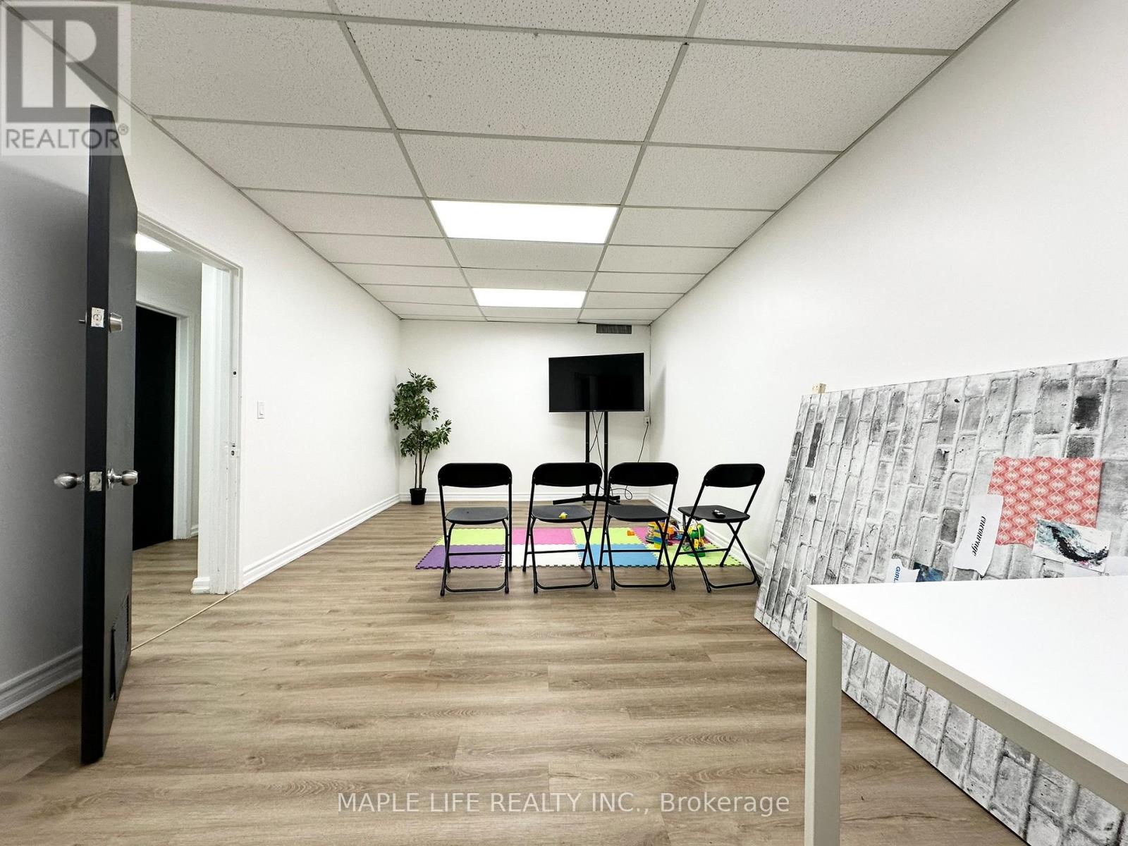 Lower - 901 Yonge Street, Toronto, Ontario  M4W 2H2 - Photo 6 - C12889978