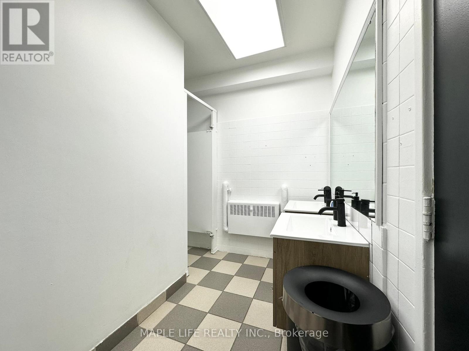 Lower - 901 Yonge Street, Toronto, Ontario  M4W 2H2 - Photo 7 - C12889978