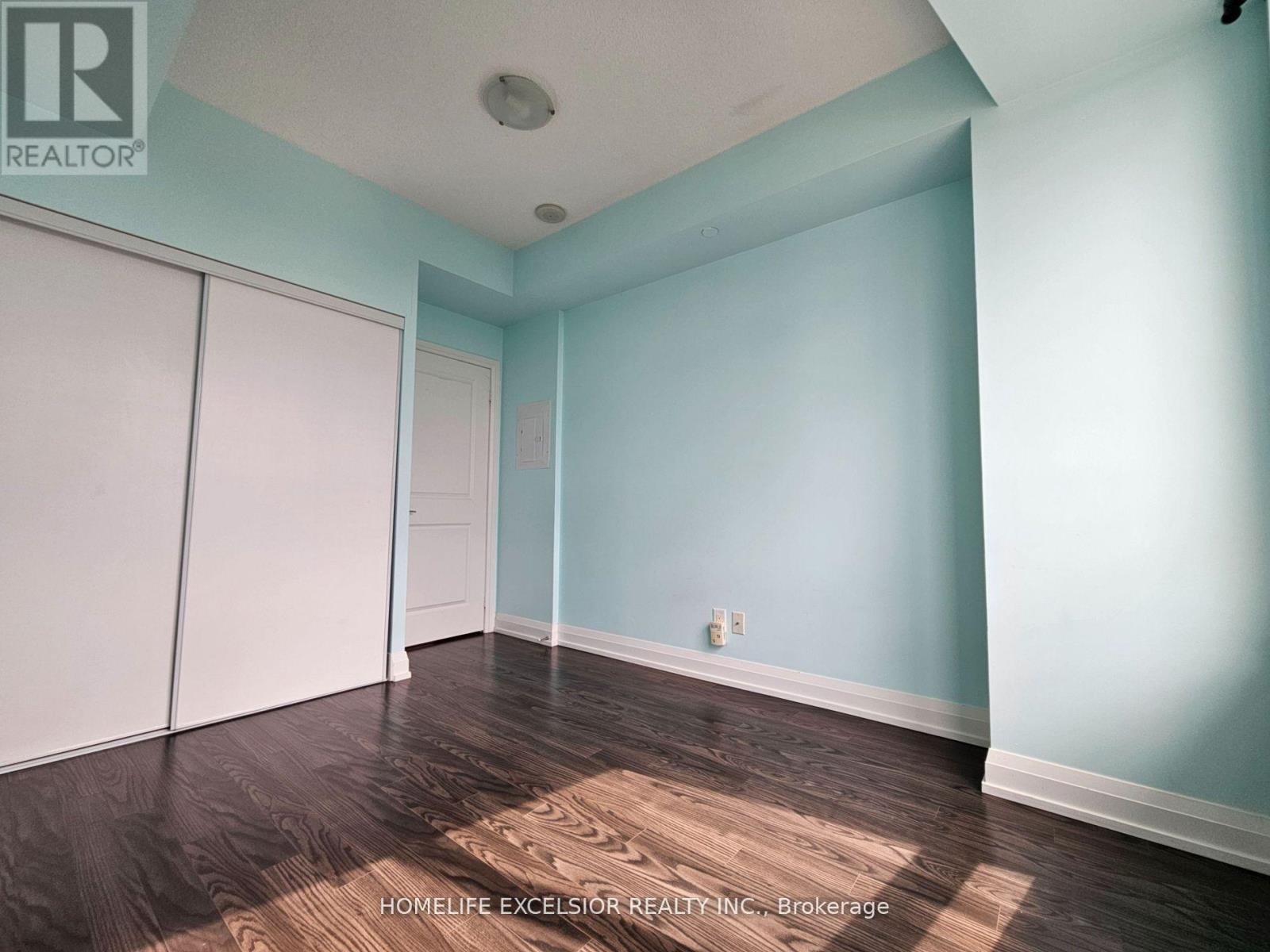 2027 - 7161 Yonge Street, Markham, Ontario  L3T 0C8 - Photo 17 - N12889958