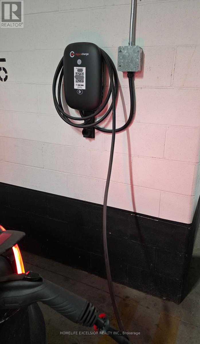 2027 - 7161 Yonge Street, Markham, Ontario  L3T 0C8 - Photo 3 - N12889958