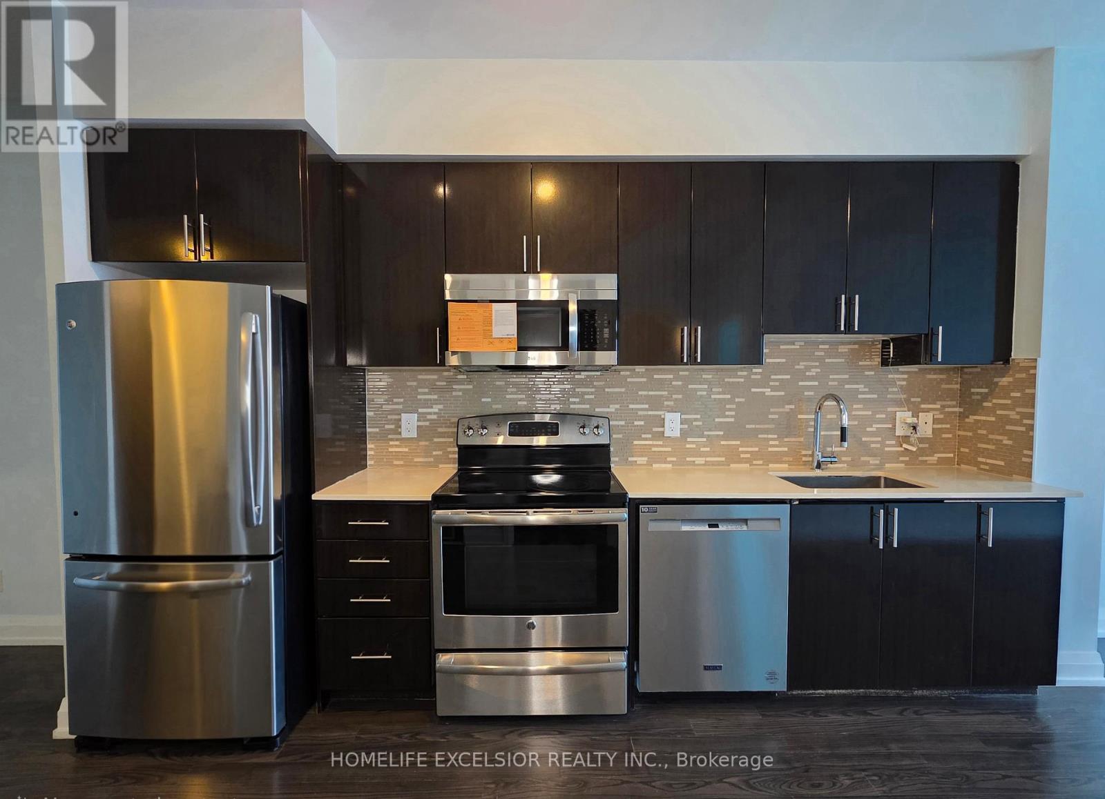 2027 - 7161 Yonge Street, Markham, Ontario  L3T 0C8 - Photo 8 - N12889958