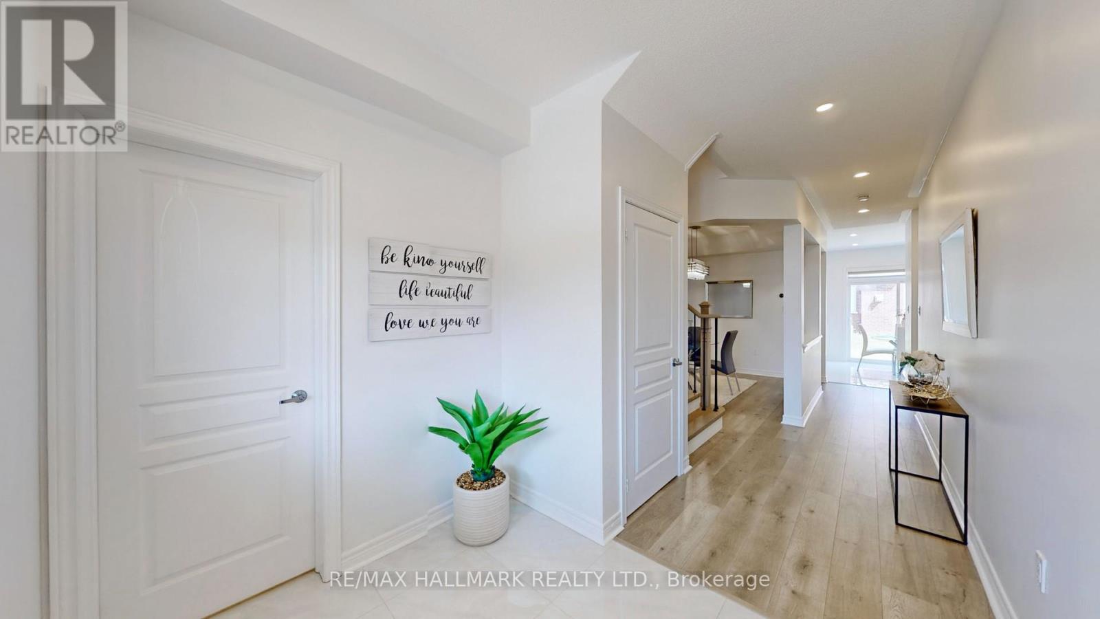 22 Bostock Drive, Georgina, Ontario  L4P 0C2 - Photo 3 - N12889964