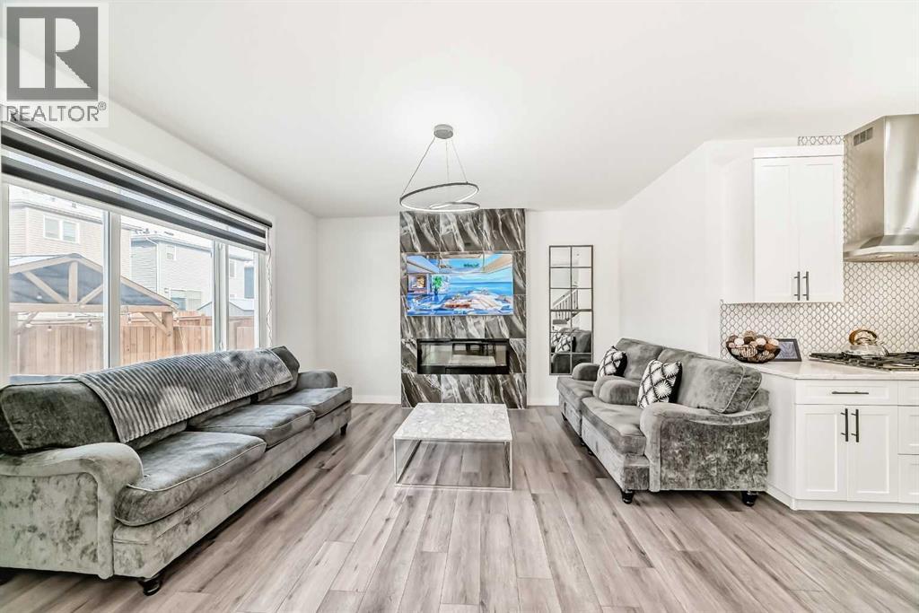 6 Corner Meadows Grove Ne, Calgary, Alberta  T3N 2C2 - Photo 6 - A2282399