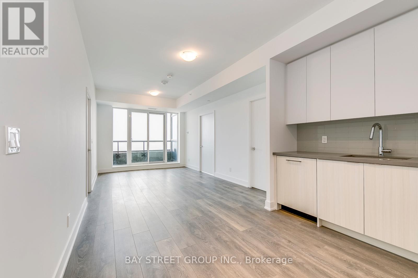 1910 - 297 Oak Walk Drive, Oakville, Ontario  L6H 3R6 - Photo 10 - W12889952