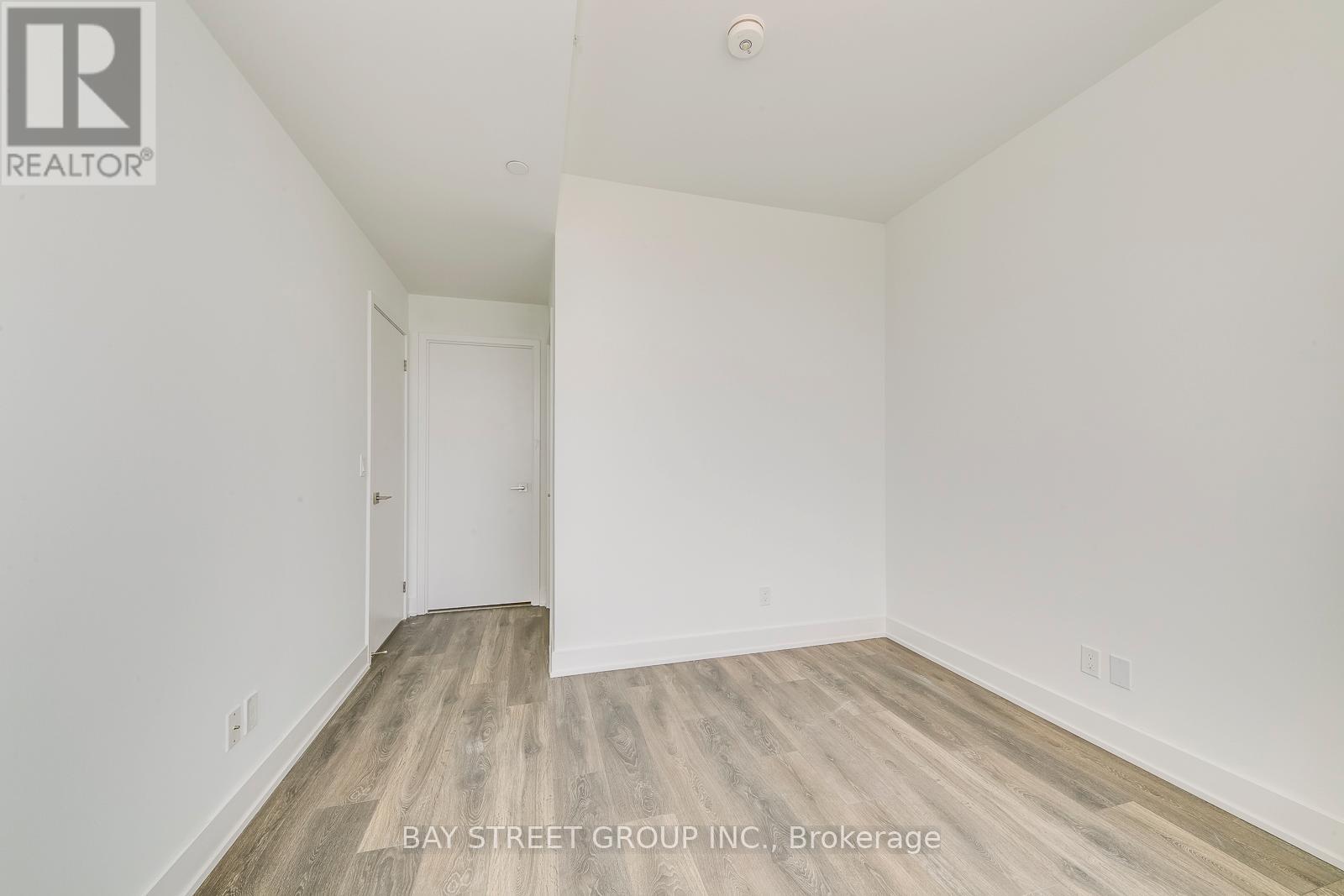 1910 - 297 Oak Walk Drive, Oakville, Ontario  L6H 3R6 - Photo 18 - W12889952