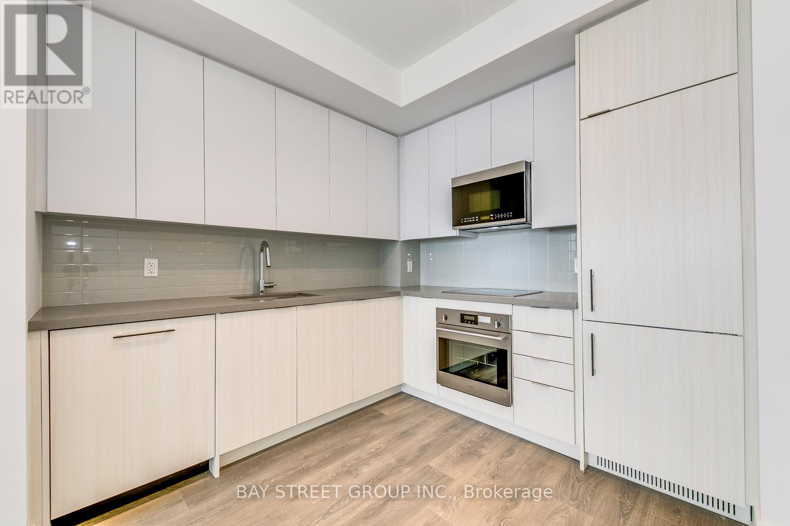 1910 - 297 Oak Walk Drive, Oakville, Ontario  L6H 3R6 - Photo 5 - W12889952