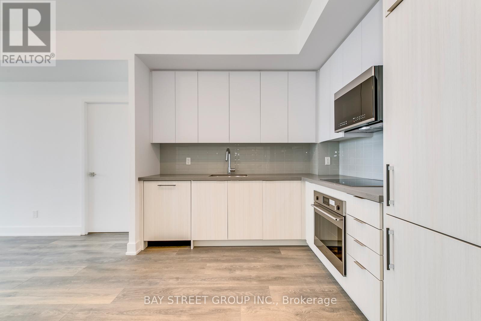 1910 - 297 Oak Walk Drive, Oakville, Ontario  L6H 3R6 - Photo 6 - W12889952