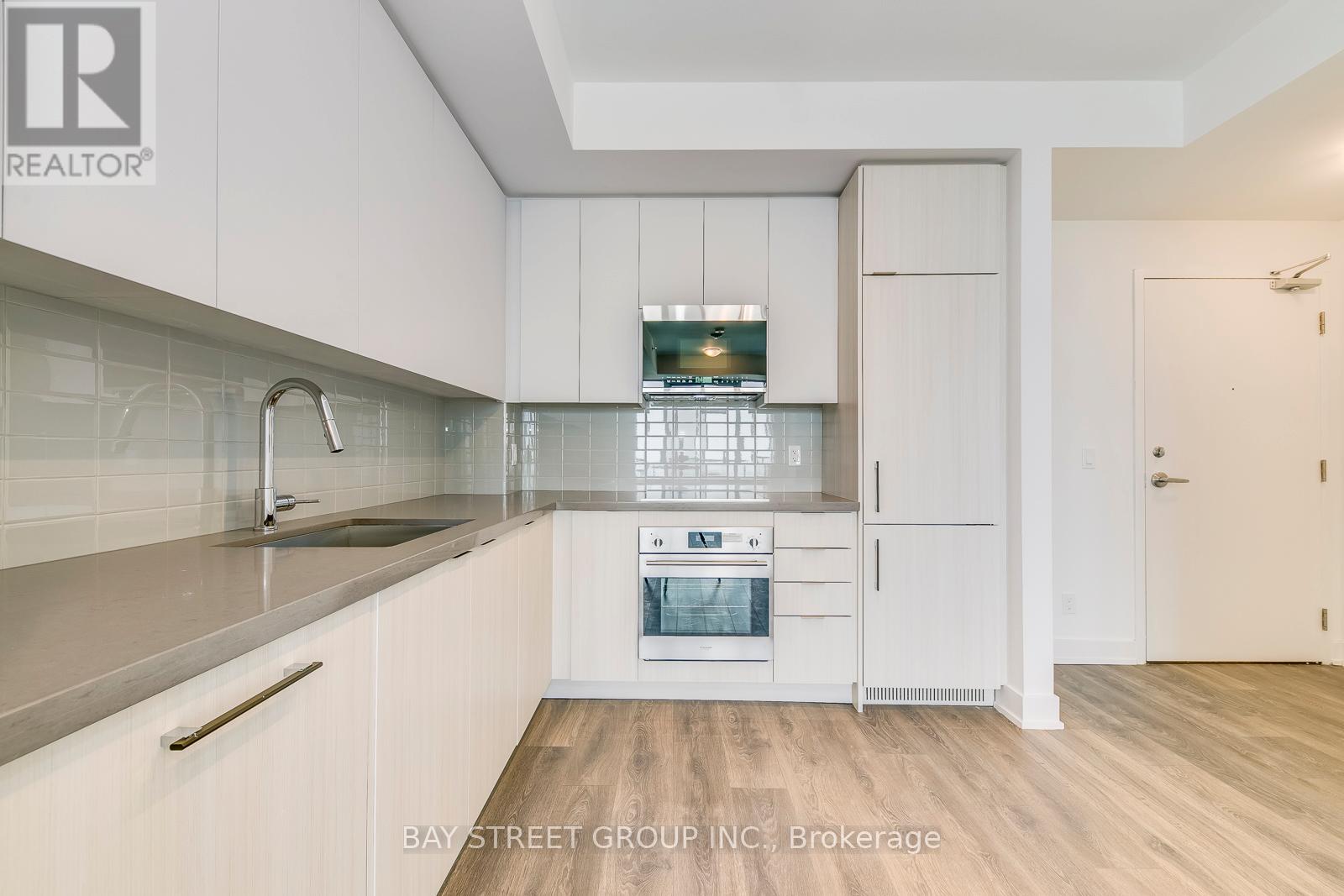 1910 - 297 Oak Walk Drive, Oakville, Ontario  L6H 3R6 - Photo 7 - W12889952