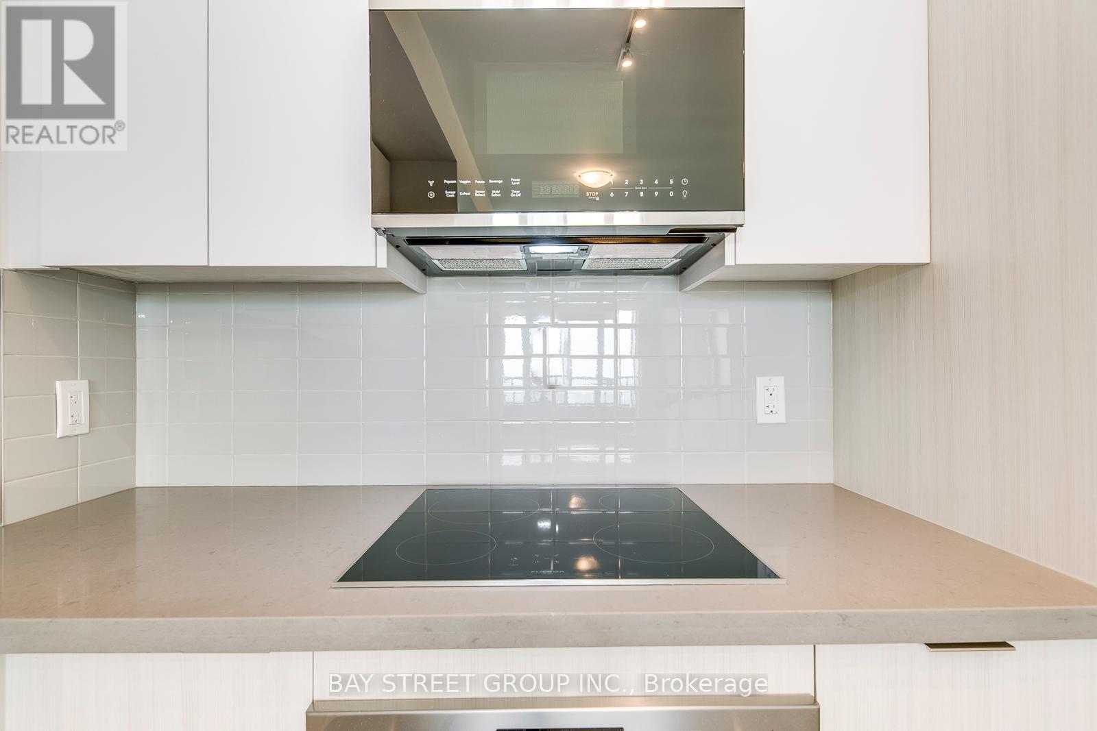 1910 - 297 Oak Walk Drive, Oakville, Ontario  L6H 3R6 - Photo 9 - W12889952