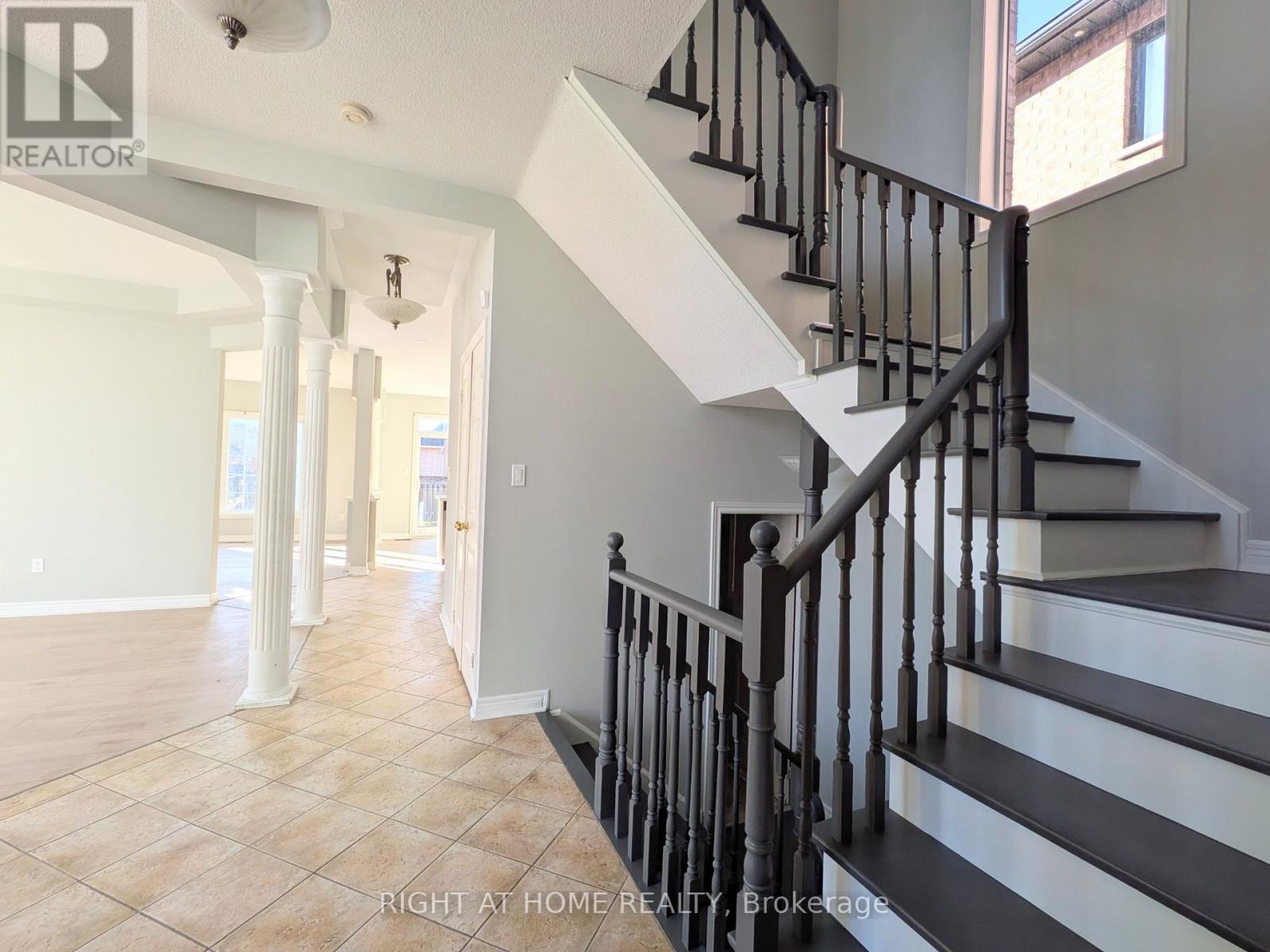 387 Grovehill Road, Oakville, Ontario  L6H 6P3 - Photo 11 - W12889966