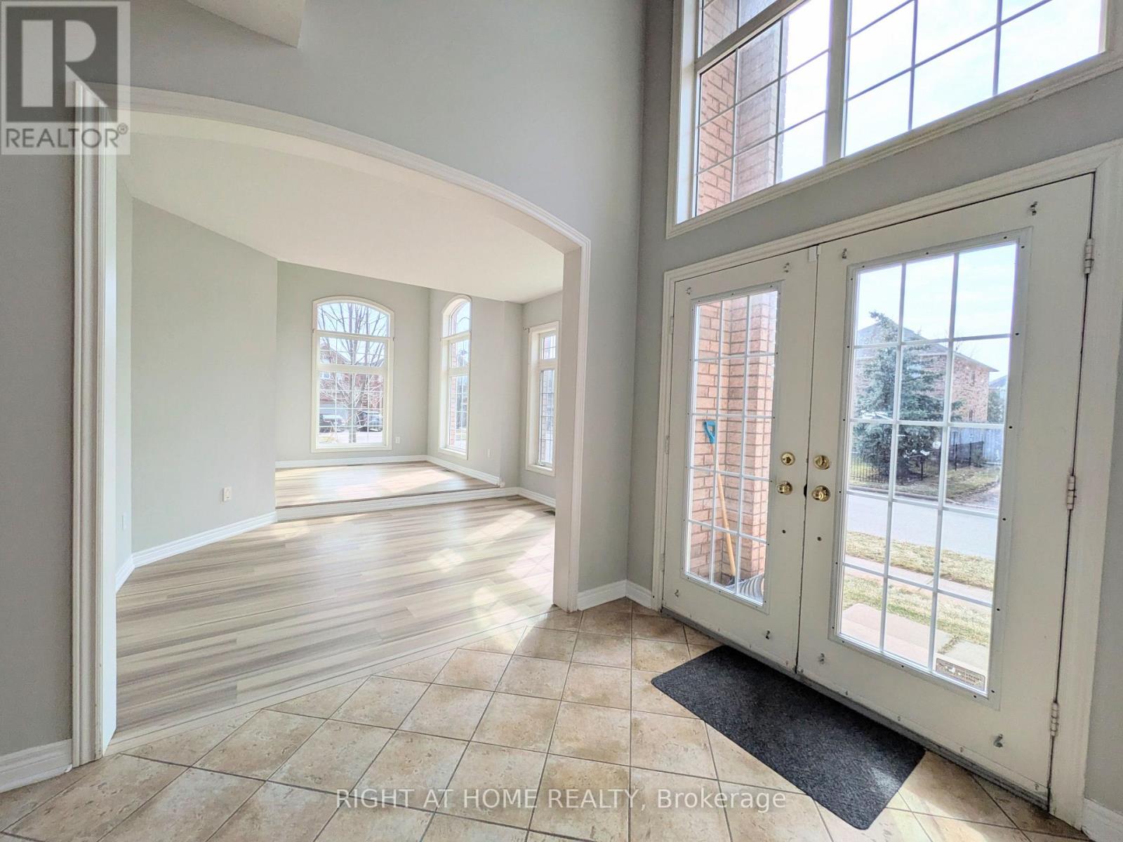 387 Grovehill Road, Oakville, Ontario  L6H 6P3 - Photo 2 - W12889966