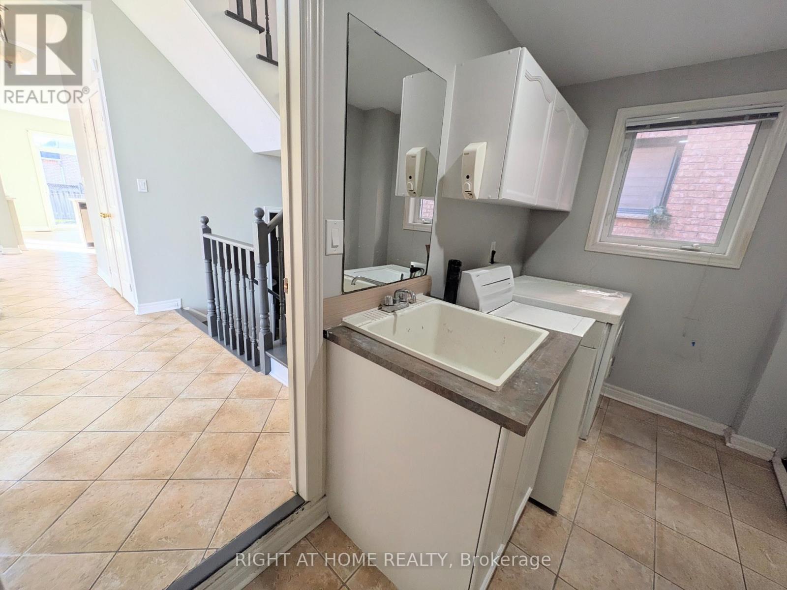 387 Grovehill Road, Oakville, Ontario  L6H 6P3 - Photo 21 - W12889966
