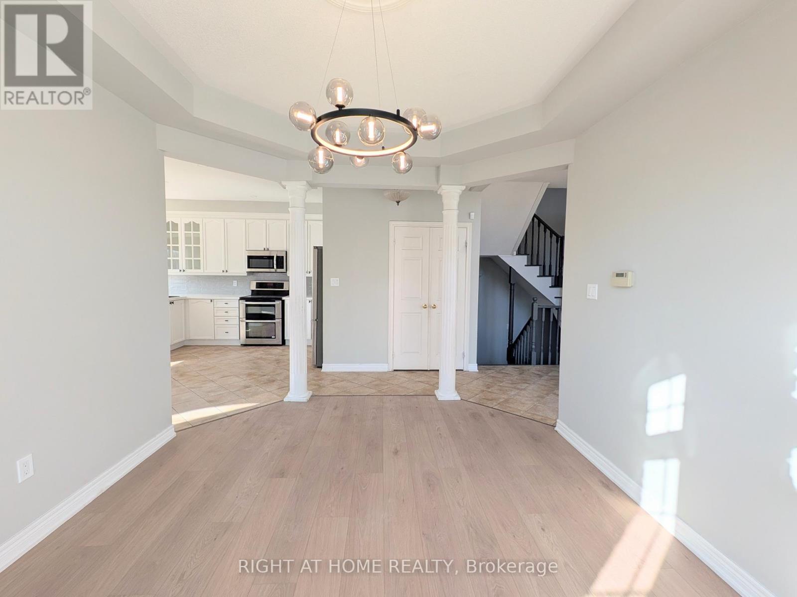 387 Grovehill Road, Oakville, Ontario  L6H 6P3 - Photo 5 - W12889966