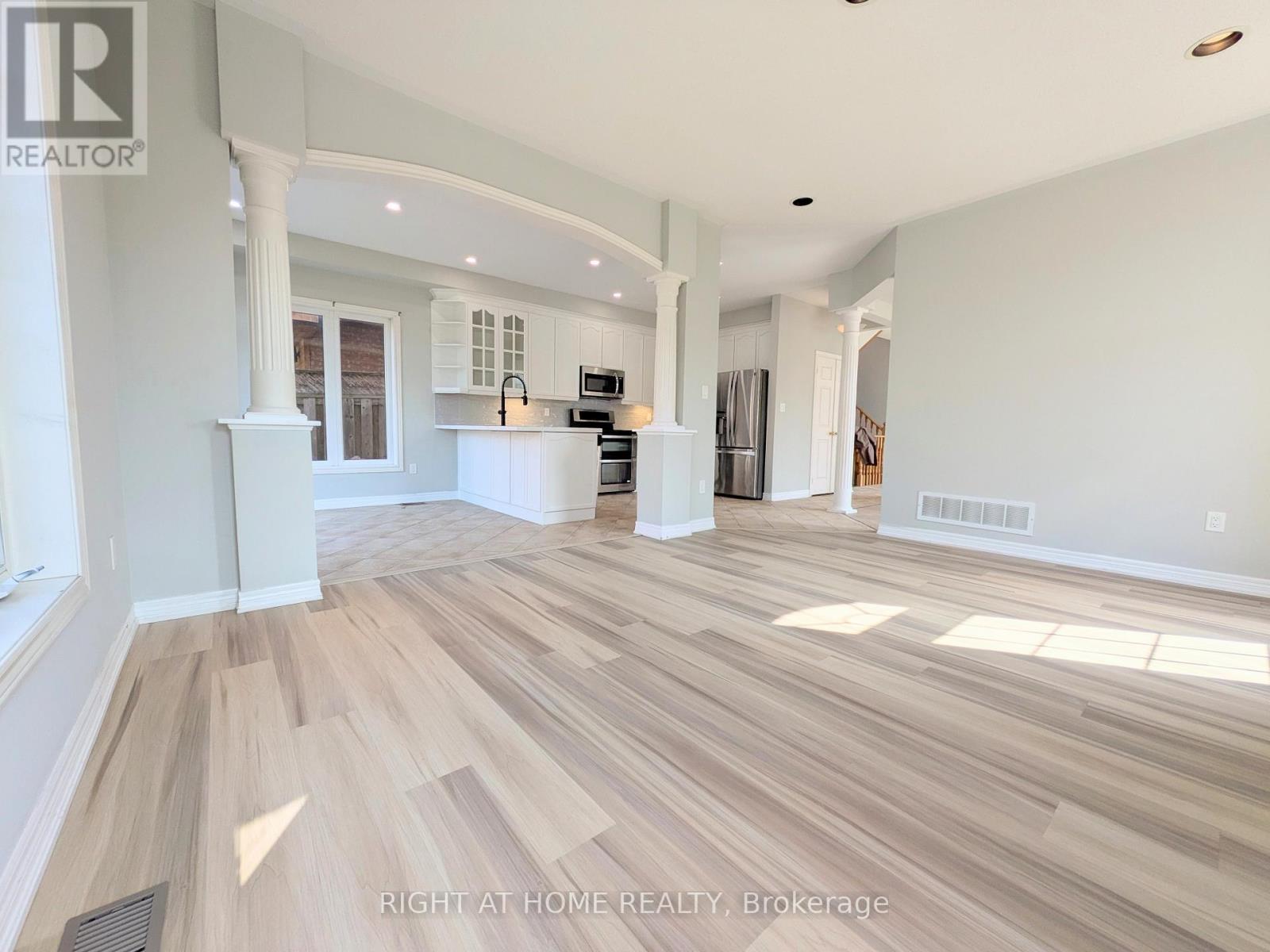 387 Grovehill Road, Oakville, Ontario  L6H 6P3 - Photo 6 - W12889966