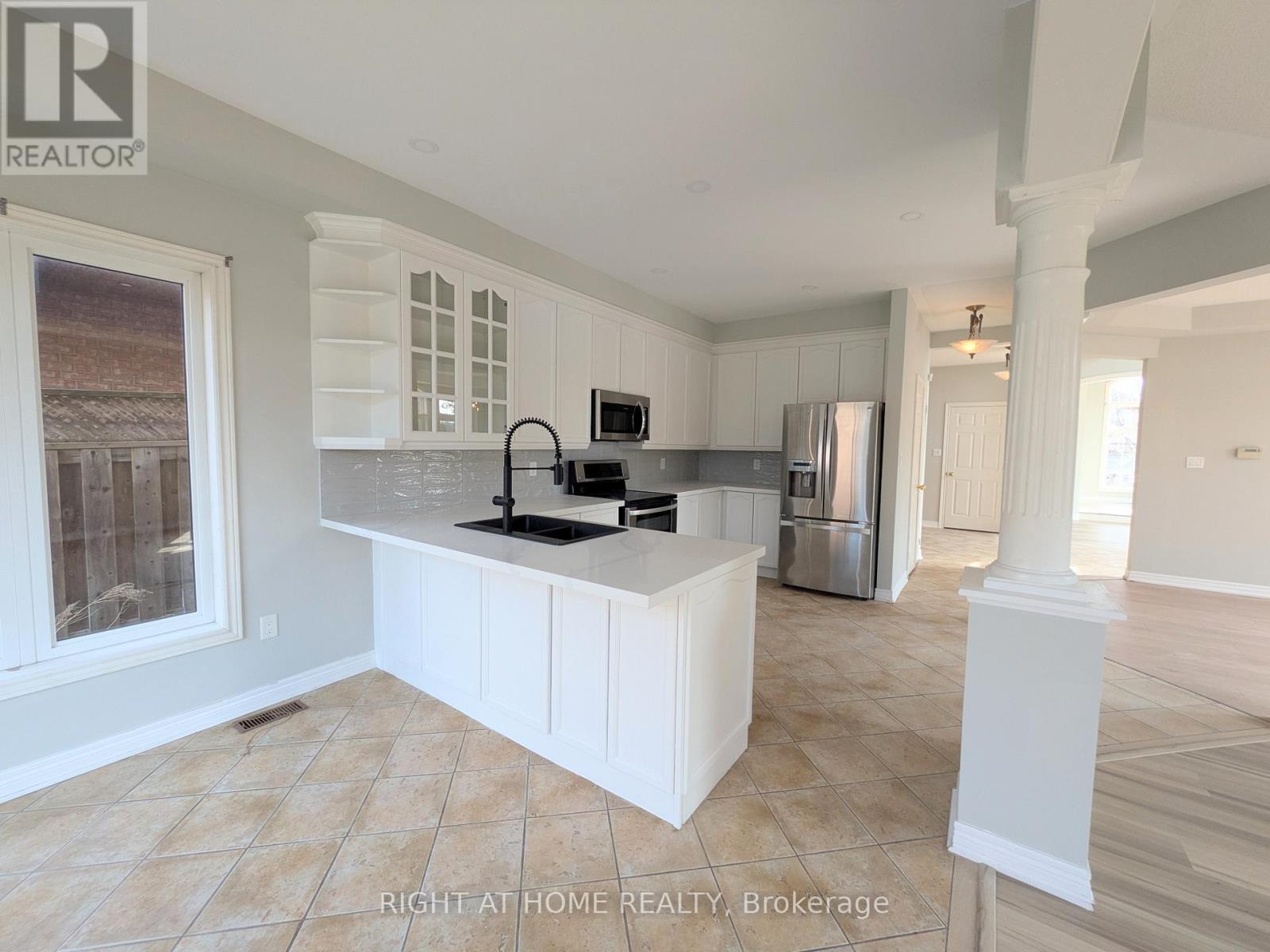 387 Grovehill Road, Oakville, Ontario  L6H 6P3 - Photo 7 - W12889966