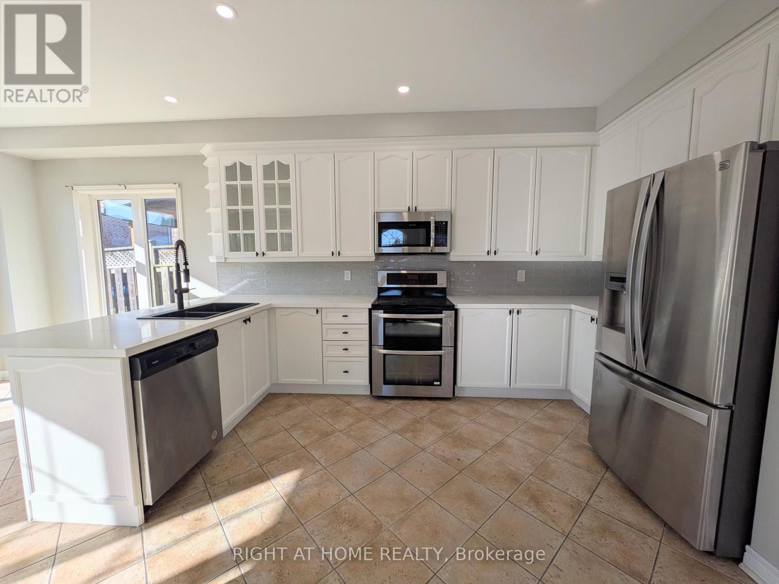 387 Grovehill Road, Oakville, Ontario  L6H 6P3 - Photo 8 - W12889966