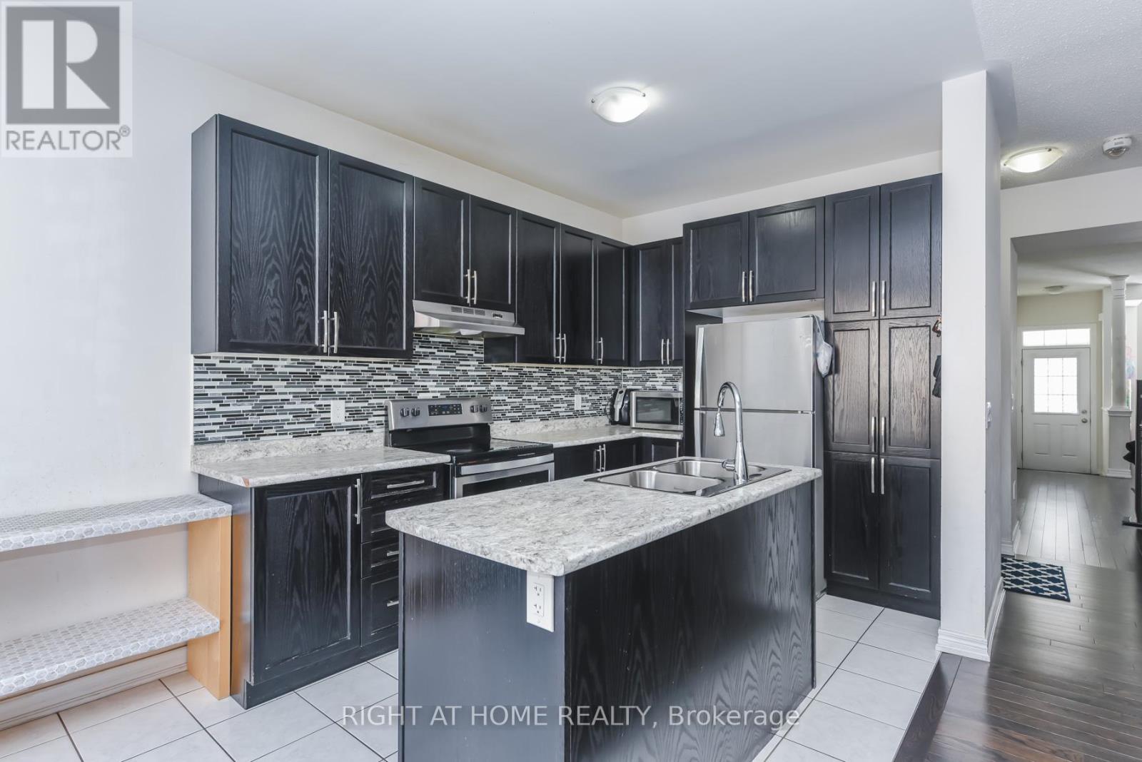 36 Spokanne Street, Brampton, Ontario  L6R 4A2 - Photo 13 - W12889974