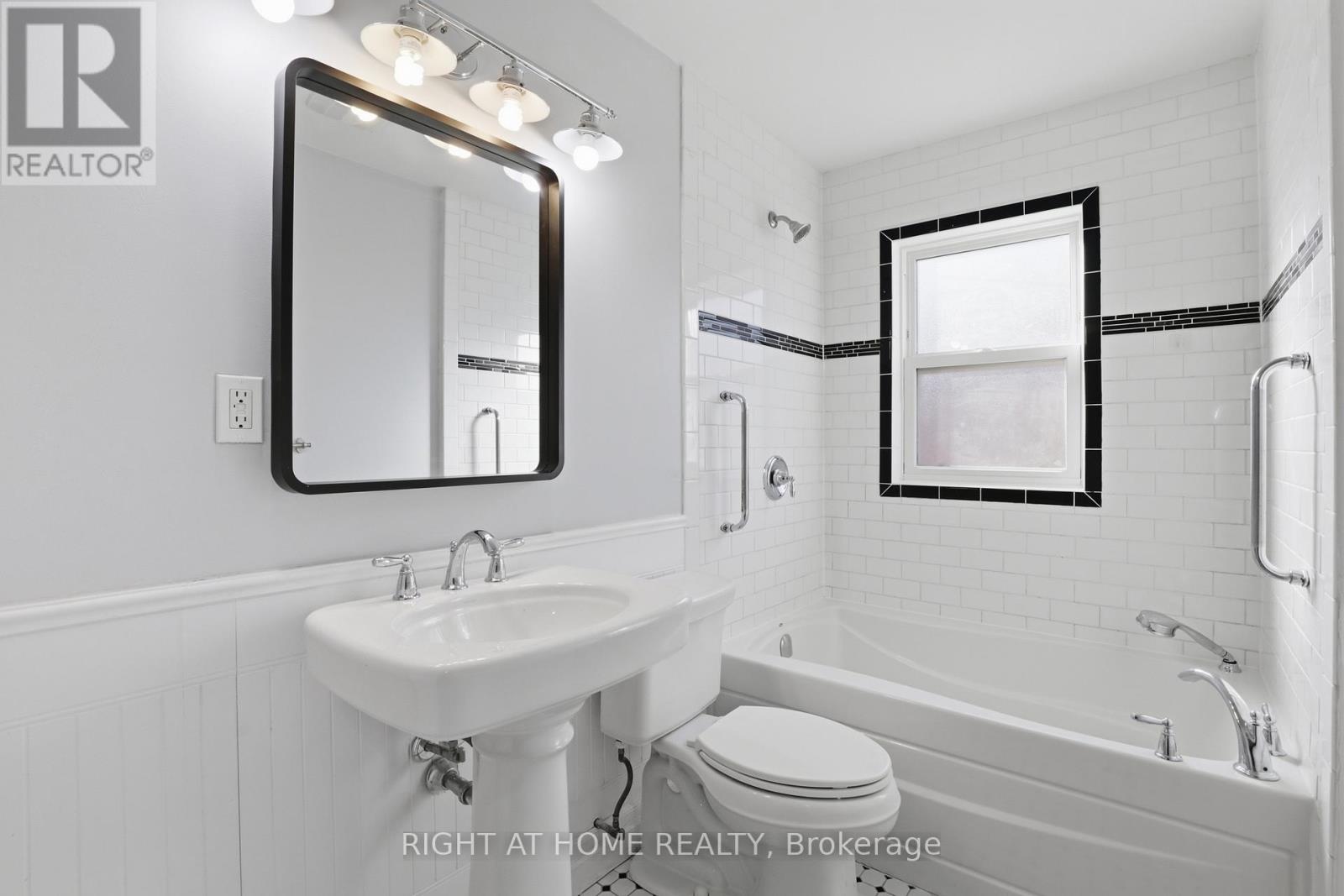 Main - 81 Maclennan Avenue, Hamilton, Ontario  L8V 1X5 - Photo 5 - X12889970