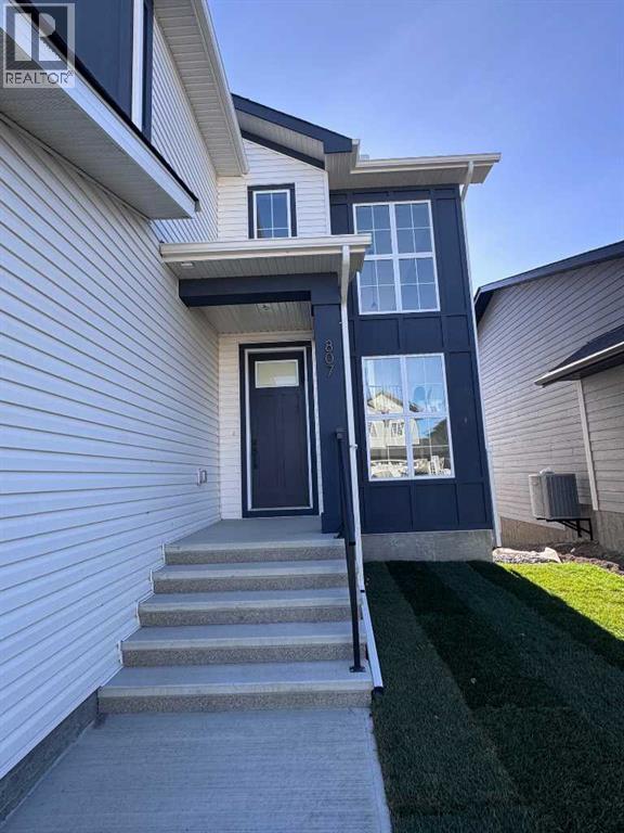 807 Lakewood Circle, Strathmore, Alberta  T1P 0G8 - Photo 3 - A2233550