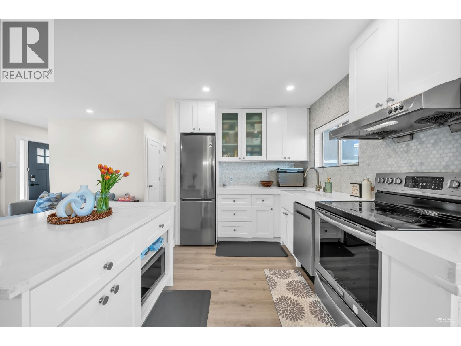 7247 Barnet Road, Burnaby, British Columbia  V5A 1E3 - Photo 10 - R3099024