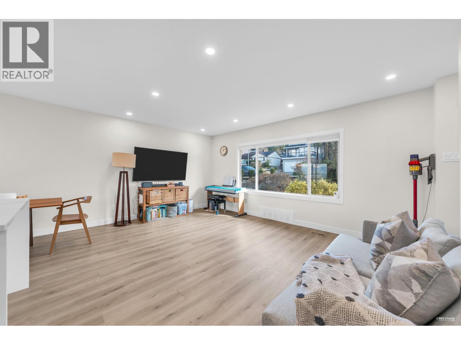 7247 Barnet Road, Burnaby, British Columbia  V5A 1E3 - Photo 8 - R3099024