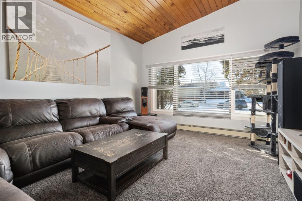 6310 43 Avenue, Camrose, Alberta  T4V 3M8 - Photo 4 - A2293554