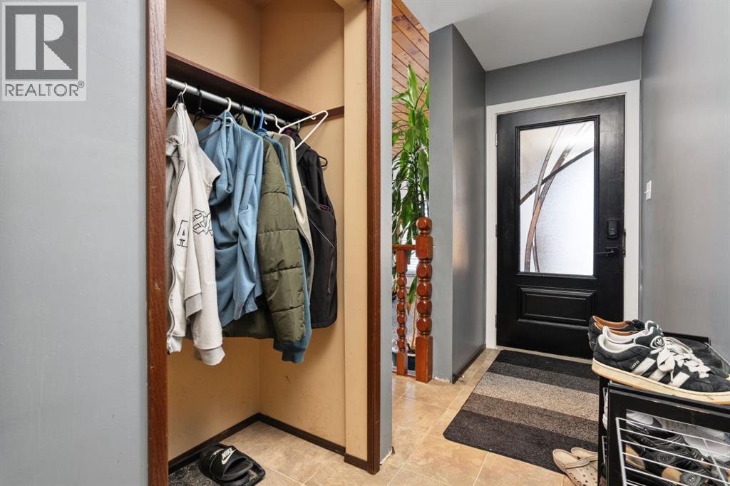 6310 43 Avenue, Camrose, Alberta  T4V 3M8 - Photo 3 - A2293554