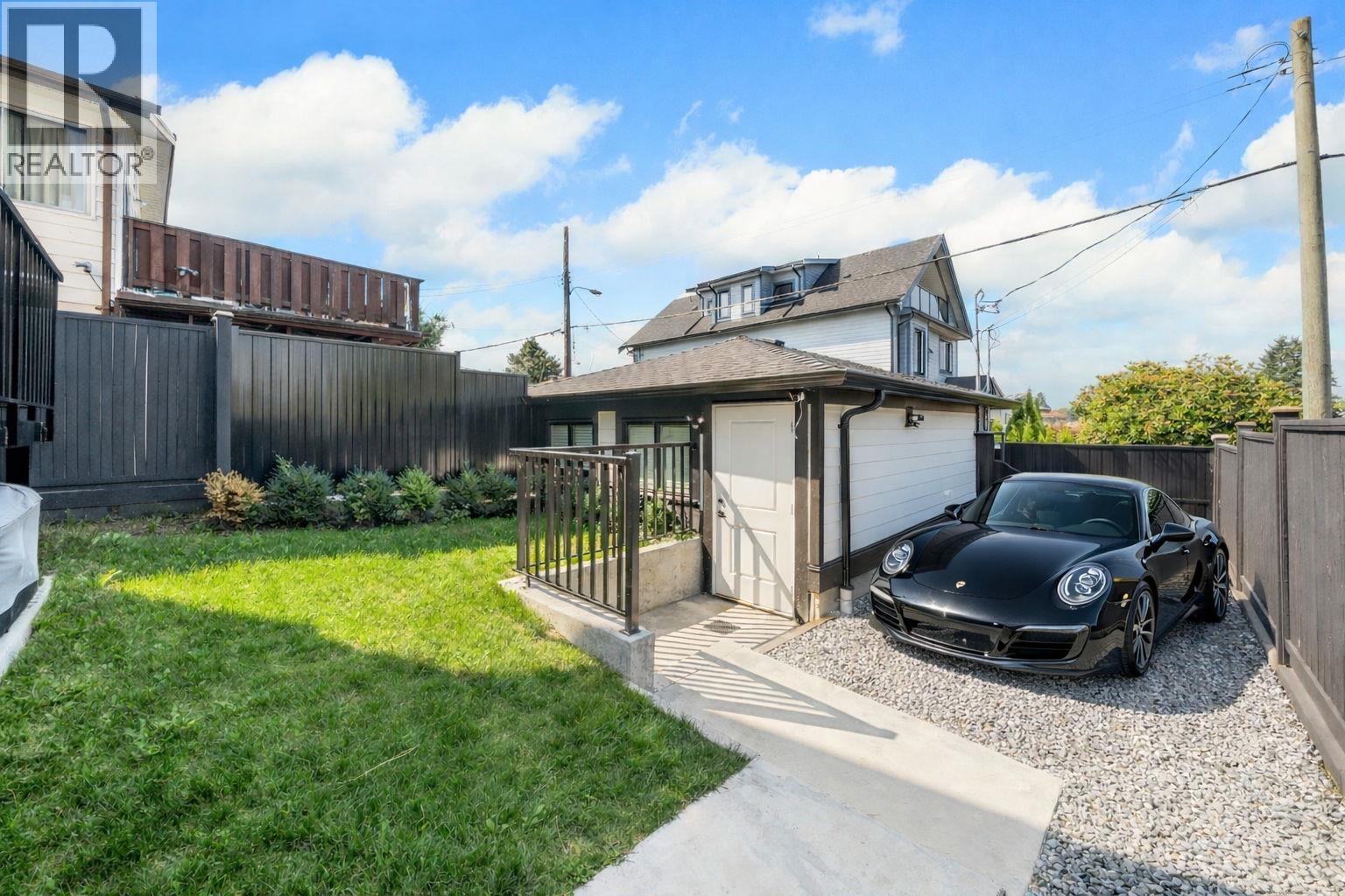 Listing Picture 33 of 38 : 3192 E 23RD AVENUE, Vancouver / 溫哥華 - 魯藝地產 Yvonne Lu Group - MLS Medallion Club Member