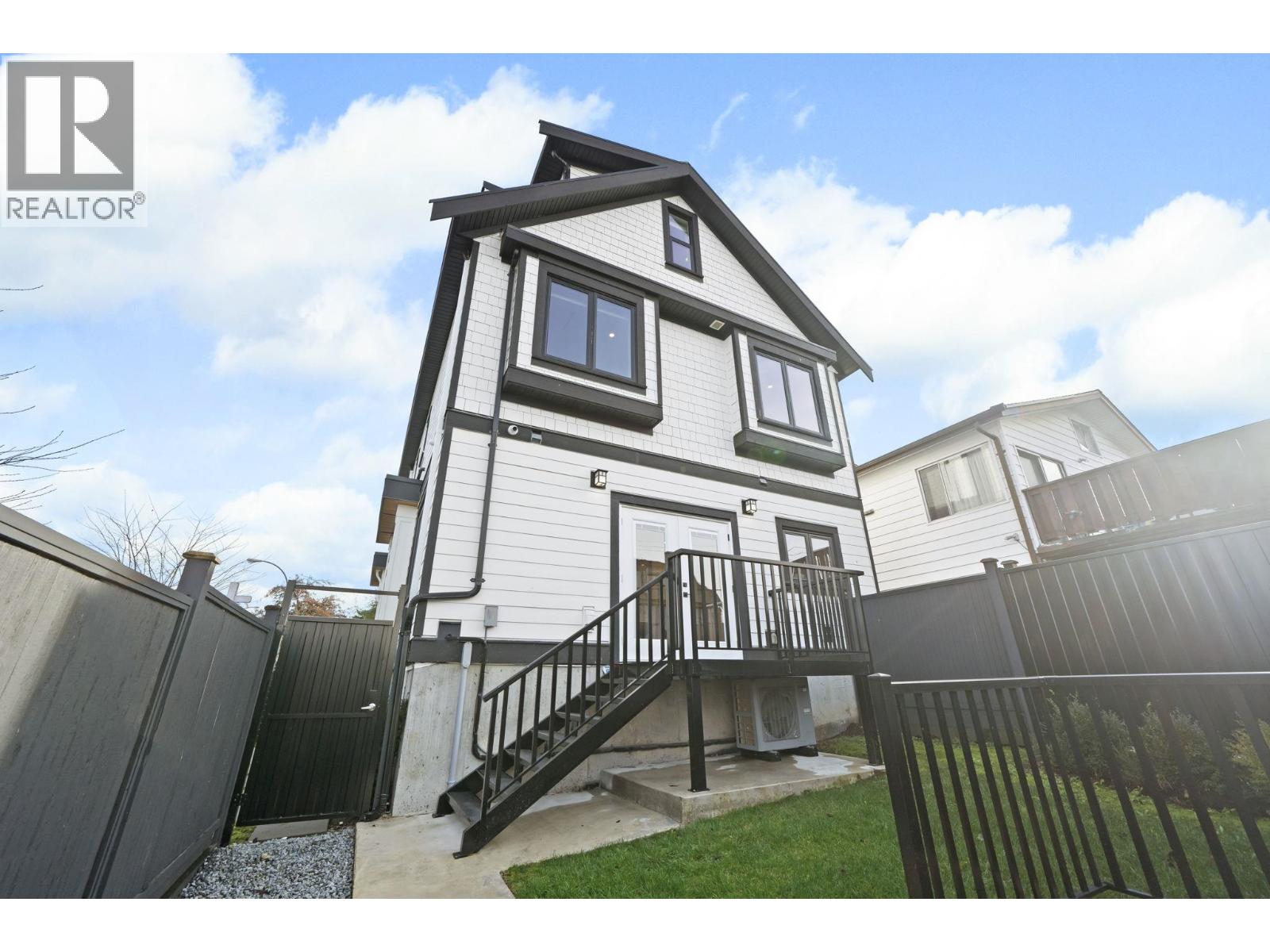 Listing Picture 34 of 38 : 3192 E 23RD AVENUE, Vancouver / 溫哥華 - 魯藝地產 Yvonne Lu Group - MLS Medallion Club Member