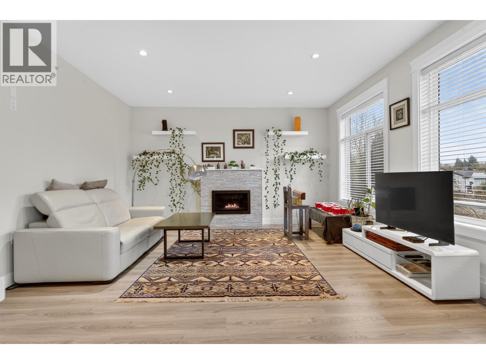 20180 Stanton Avenue, Maple Ridge, British Columbia  V2X 0E4 - Photo 2 - R3086455