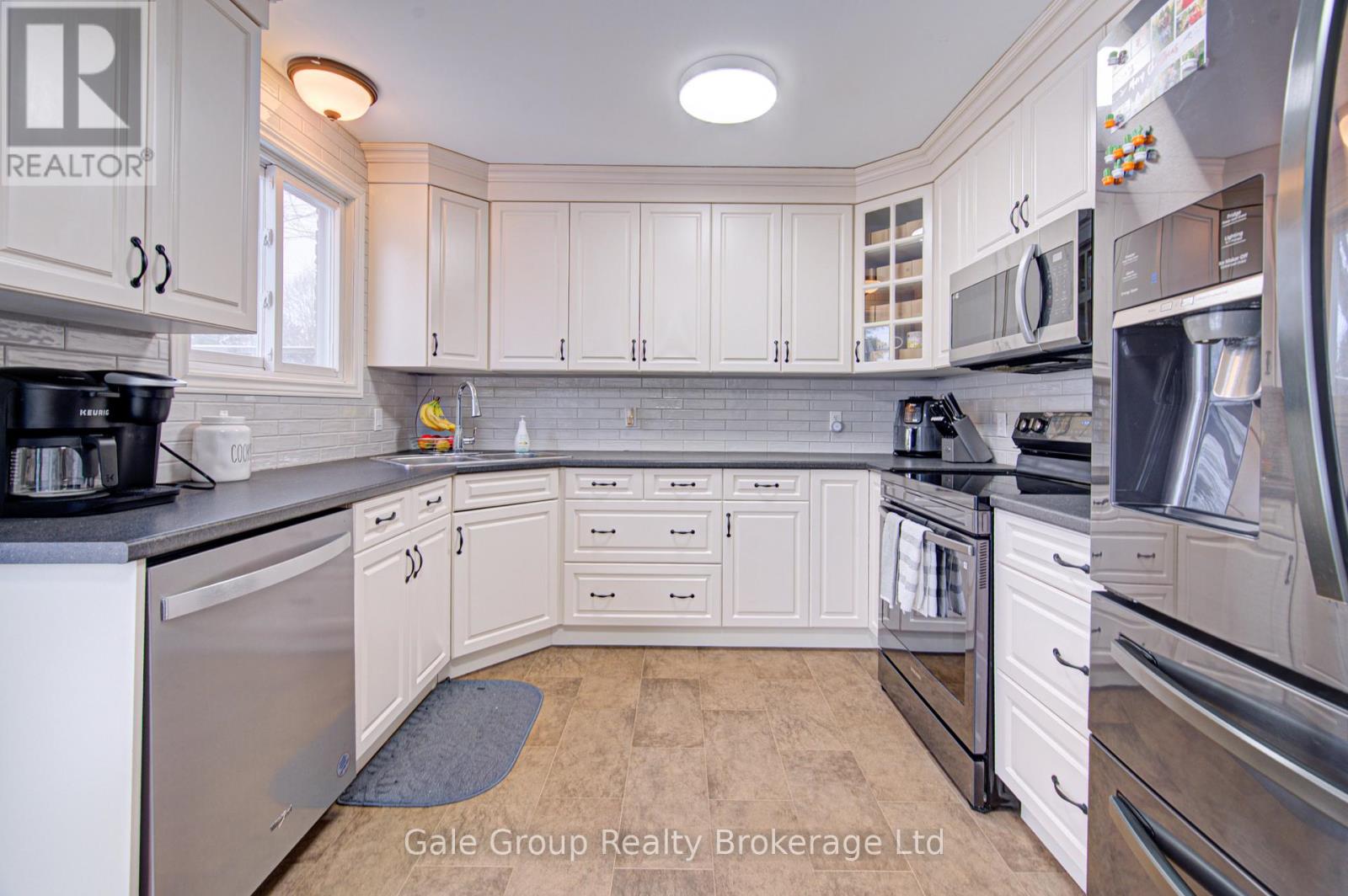 400 Odlum Drive, Woodstock (Woodstock - South), Ontario  N4S 3S2 - Photo 6 - X12890026